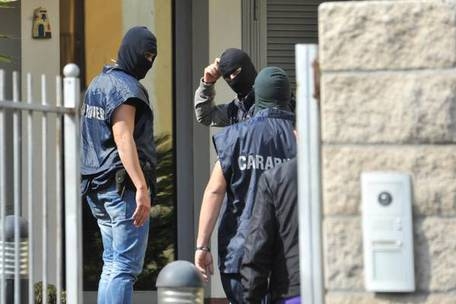 Fiumi di cocaina in Sardegna, sequestrati cinque chili: sette persone in manette