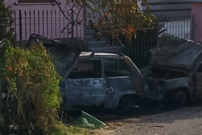 Auto bruciate a Bonnanaro
