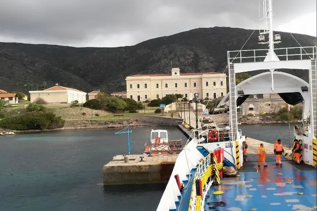 Traghetto Sara D all'Asinara (foto Pala)