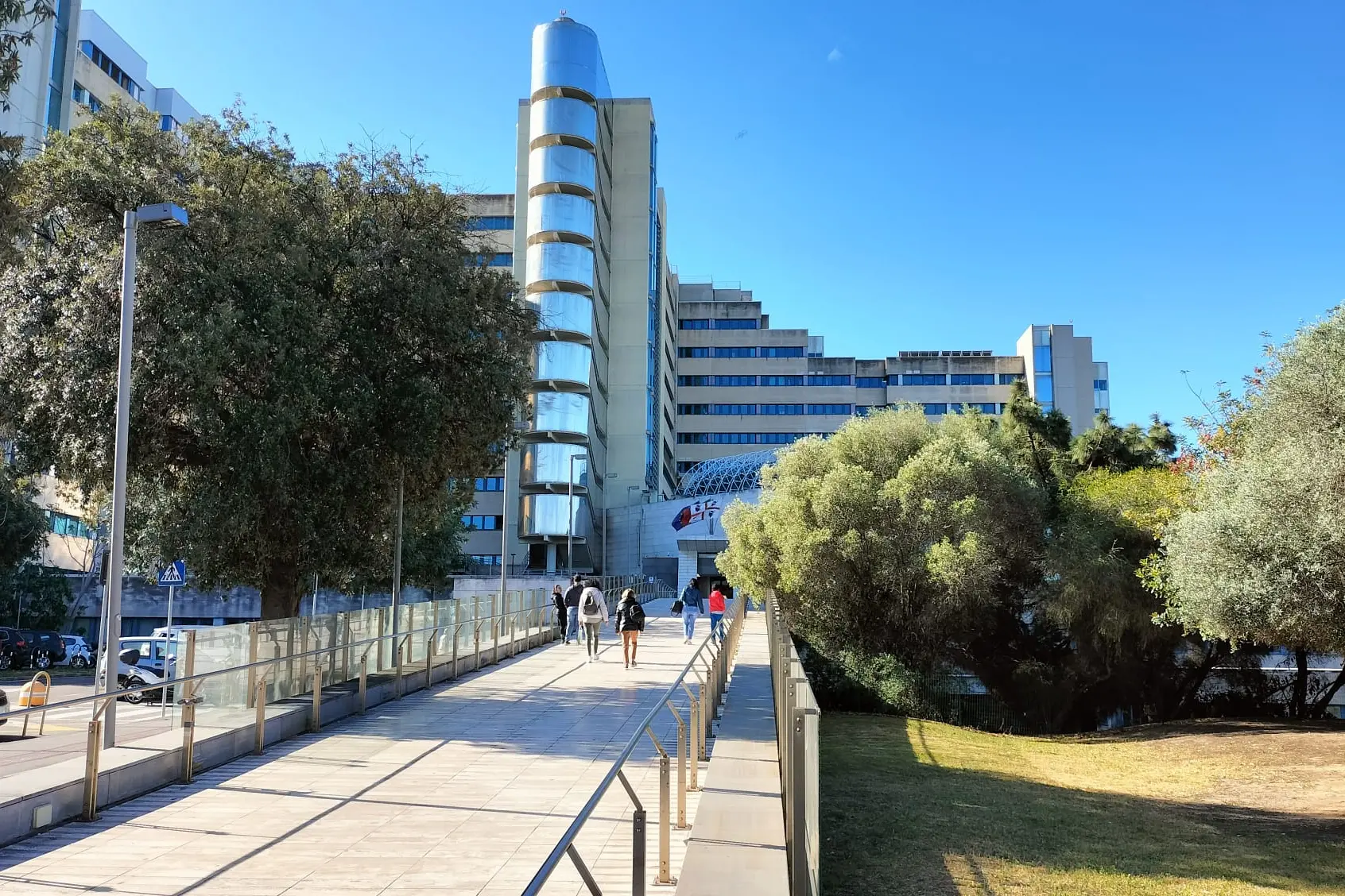 L'ingresso dell'Ospedale Brotzu