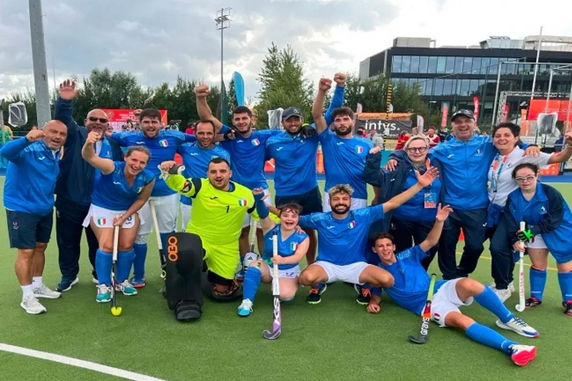 La nazionale italiana di Parahockey dopo la vittoria nella World Cup in Belgio (Foto concessa dalla Nazionale Parahockey)