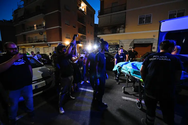 Infermiera Uccisa A Coltellate, Il Corpo Nell'androne Del Palazzo - L ...