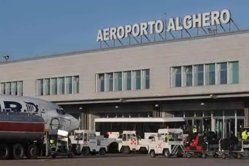 L'aeroporto di Alghero (archivio L'Unione Sarda)