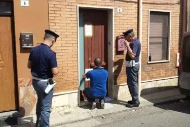 La polizia al lavoro in via Aristana