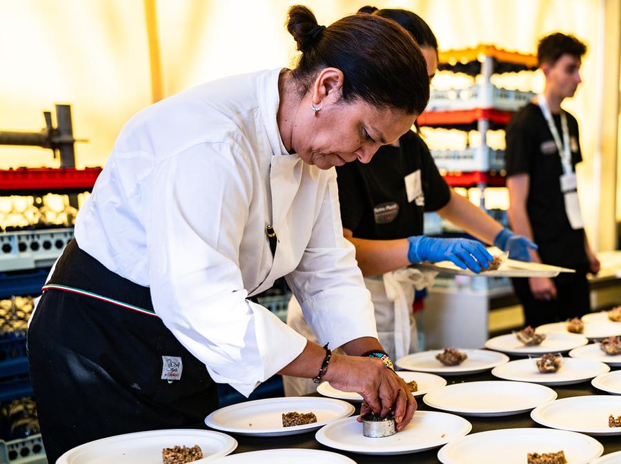 Otto chef internazionali sul palco del Girotonno 2026
