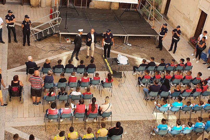 Sassari, la Polizia locale dona giochi ai Mini Candelieri
