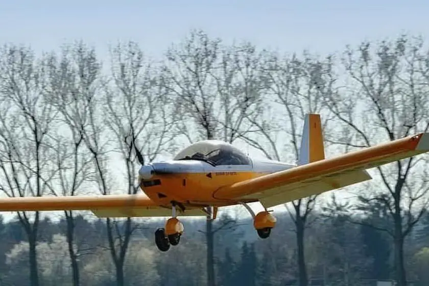 Un aereo ultraleggero (archivio L'Unione Sarda)