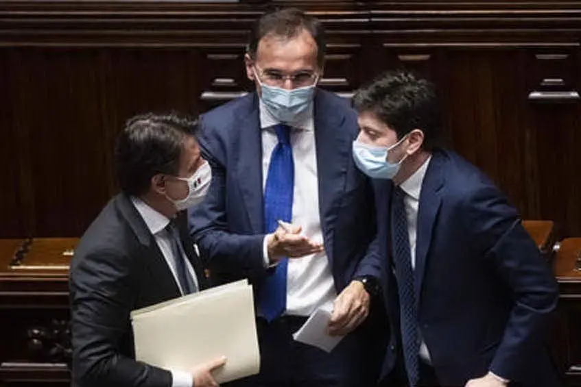 Conte, Boccia e Speranza (Ansa - Peri)