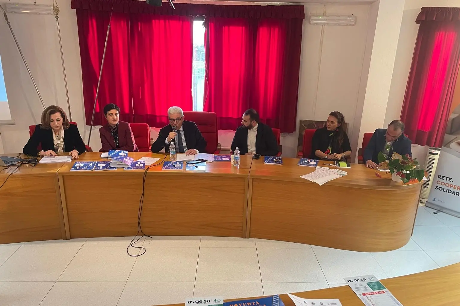 La tavola rotonda durante il convegno di Sinnai sulla povertà educativa minorile