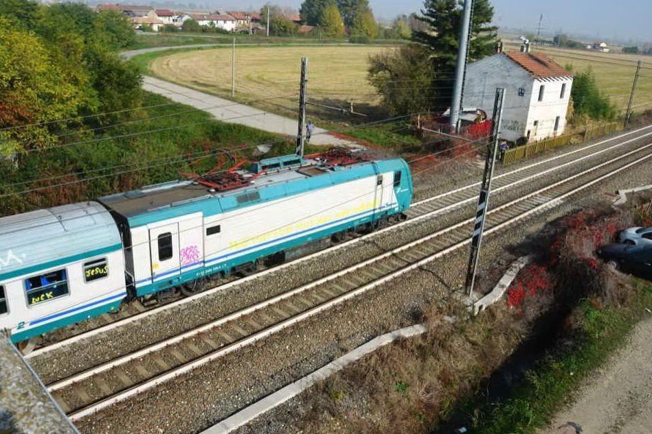 La roulette russa sui binari è fatale: 15enne investito e ucciso da un treno