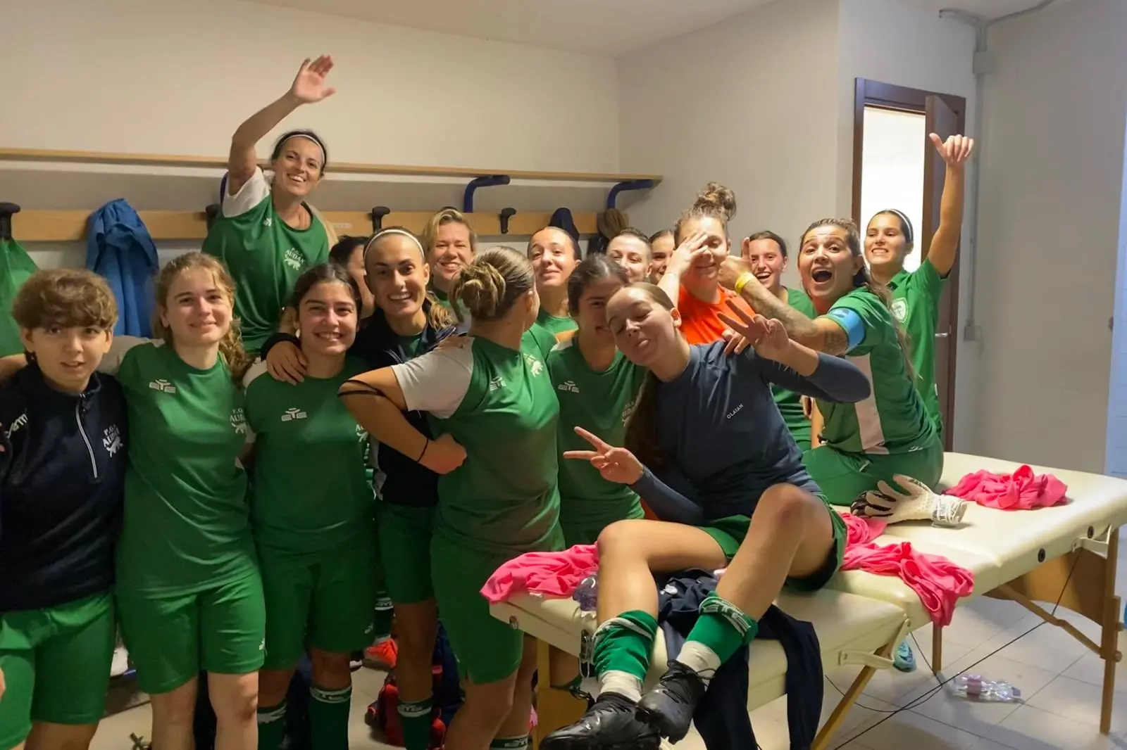 Le ragazze delle Pgs Audax festeggiano la vittoria (foto Boi)