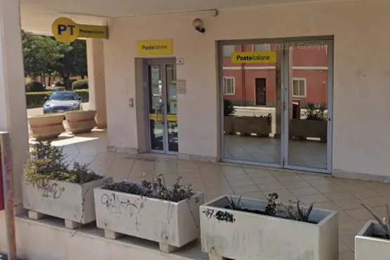 Le poste in via del Pino solitario a Elmas