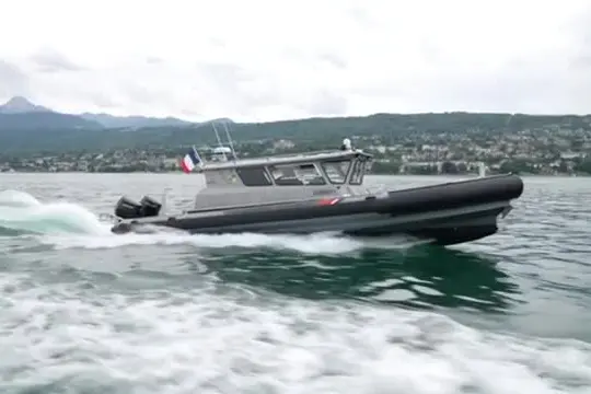 La gendarmeria mette in sicurezza il lago di Ginevra in vista G7 Evian