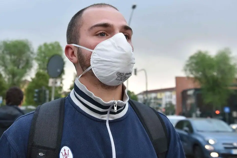 Ritorno al lavoro (Ansa)