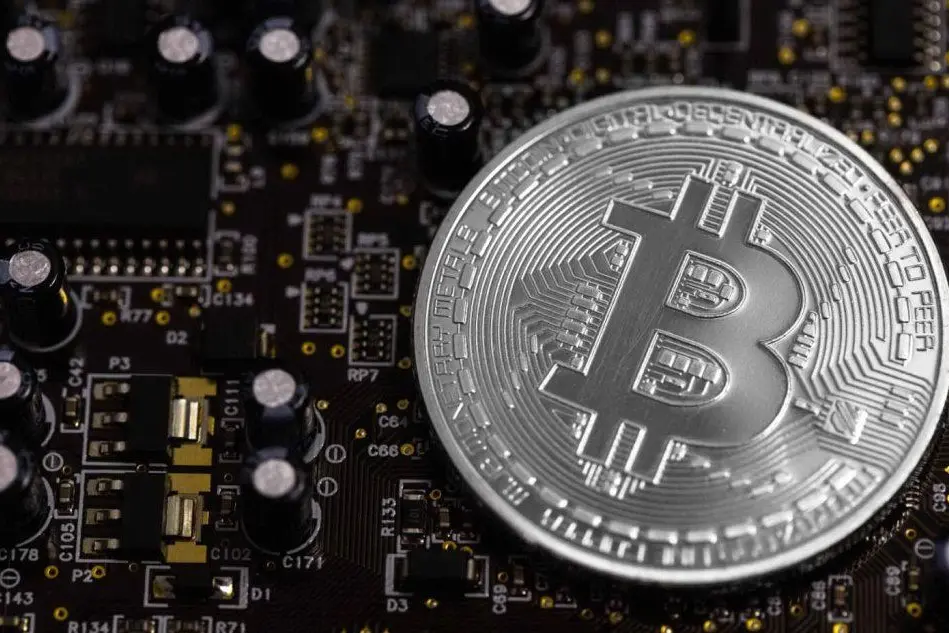 Un'immagine simbolo del Bitcoin (foto archivio L'Unione Sarda)