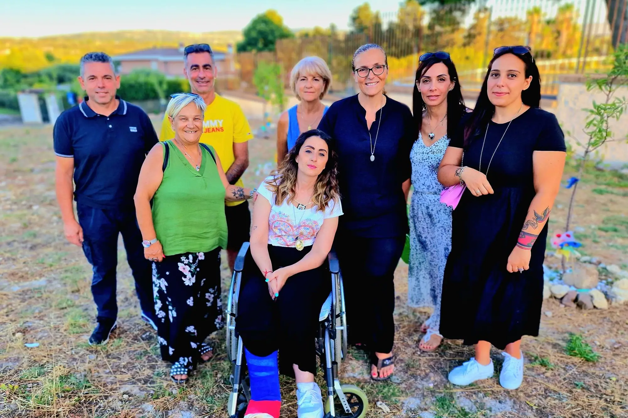 I volontari che si prendono cura del Giardino degli Alberi (Foto Floris)