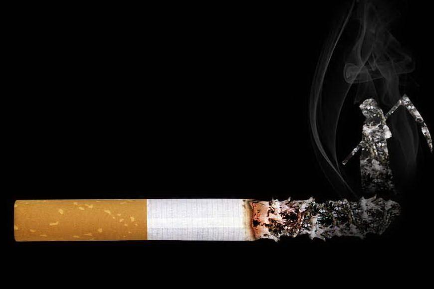 La Svezia impone il divieto di fumare anche negli spazi aperti: siete d'accordo?