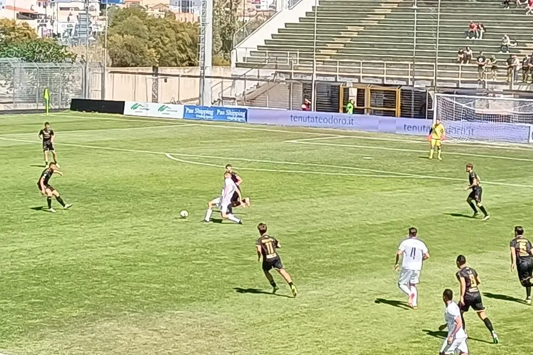 Un'immagine del match tra Olbia e Pescara (foto Ilenia Giagnoni)