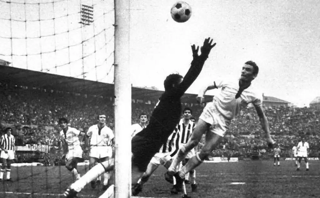 &quot;Rombo di tuono&quot;, questo il suo soprannome, è una leggenda del Cagliari