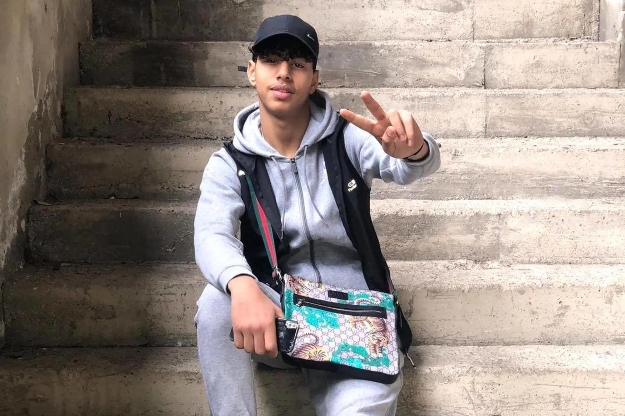 Ramy Elgaml, il 19enne egiziano che nella notte tra sabato e domenica si è schiantato con lo scooter mentre era inseguito dai carabinieri, in una foto tratta dal suo profilo Facebook. FACEBOOK/ RAMY ELGAML +++ ATTENZIONE LA FOTO NON PUO' ESSERE PUBBLICATA O RIPRODOTTA SENZA L'AUTORIZZAZIONE DELLA FONTE DI ORIGINE CUI SI RINVIA+++ NPK +++