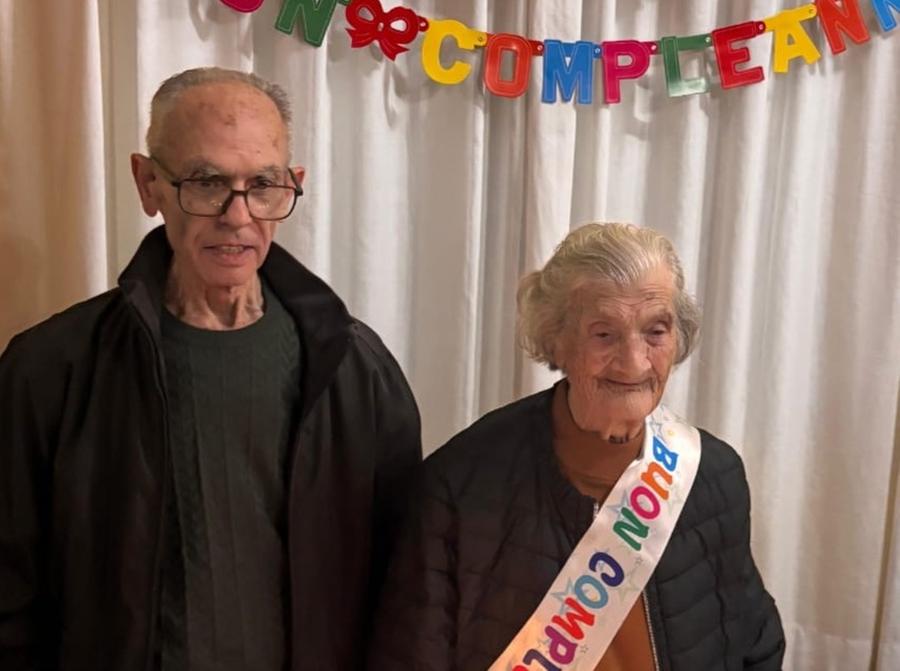 Tzia Laurina compie un secolo: che bello, tutti mi vogliono bene