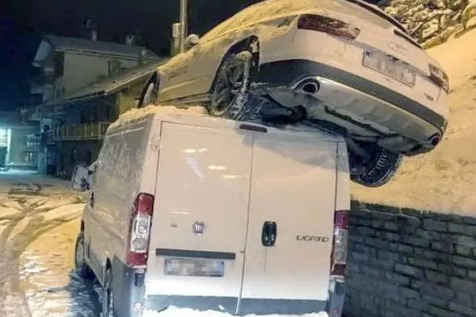 Un'immagine dell'incidente choc (foto da twitter)