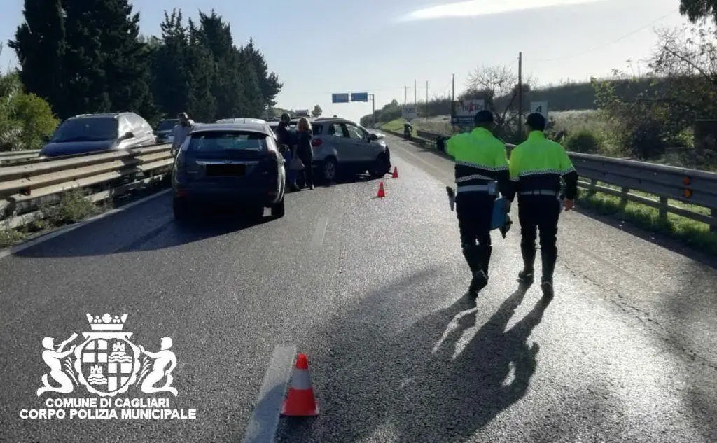 Le auto coinvolte (foto Polizia municipale)