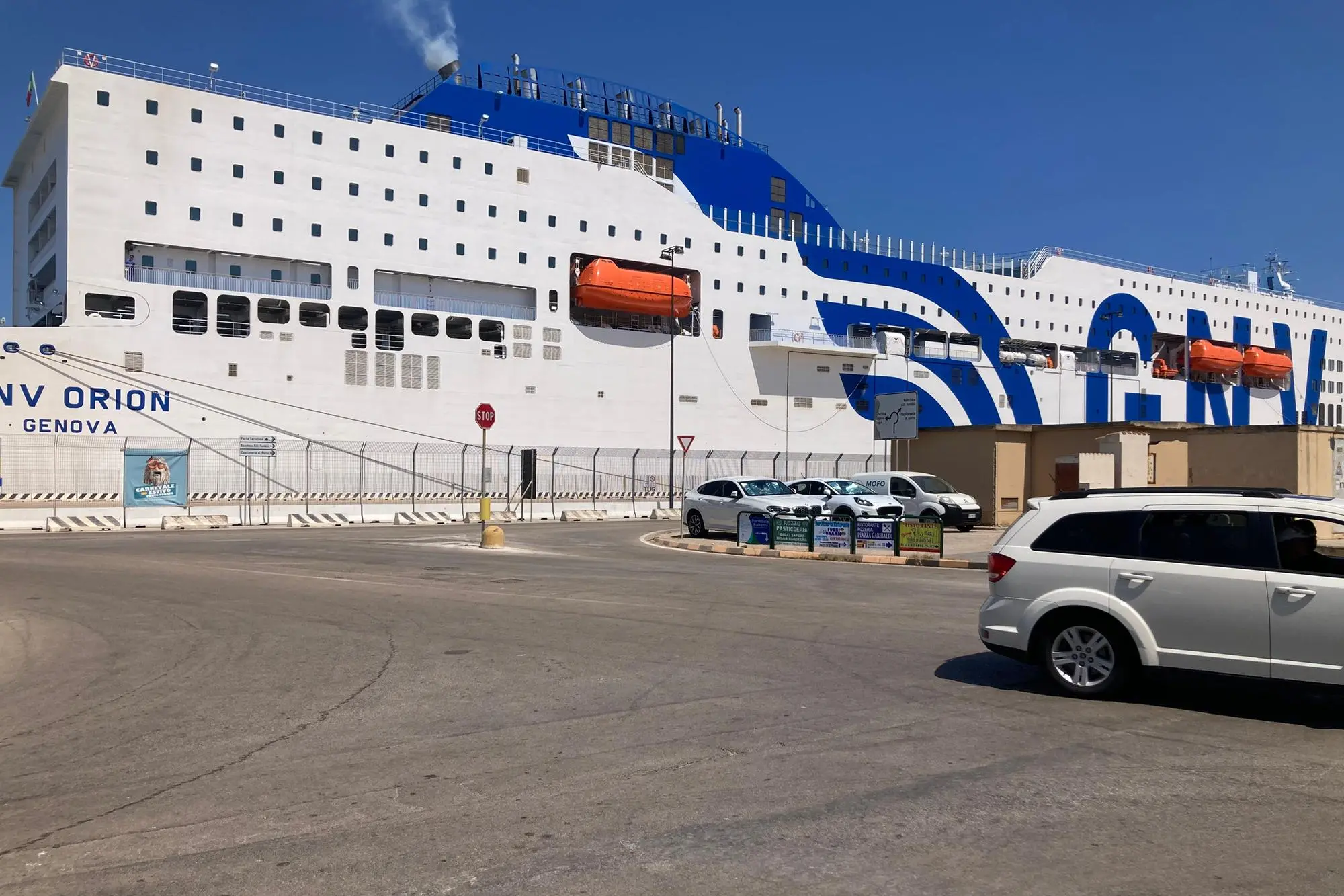La nave Orion nello scalo di Porto Torres (foto Pala)