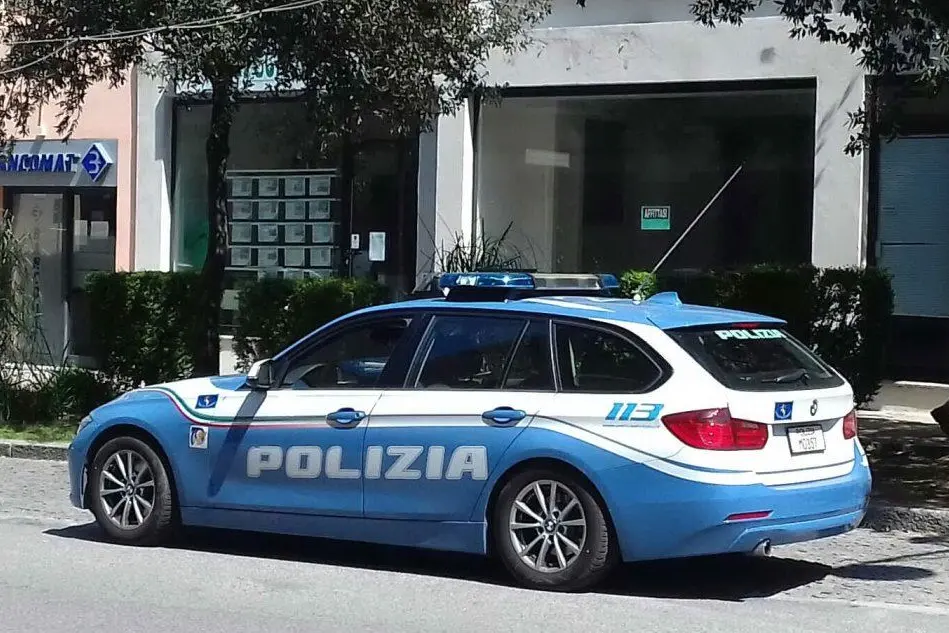 Una pattuglia della polizia a Carbonia (foto L'Unione Sarda - Scano)