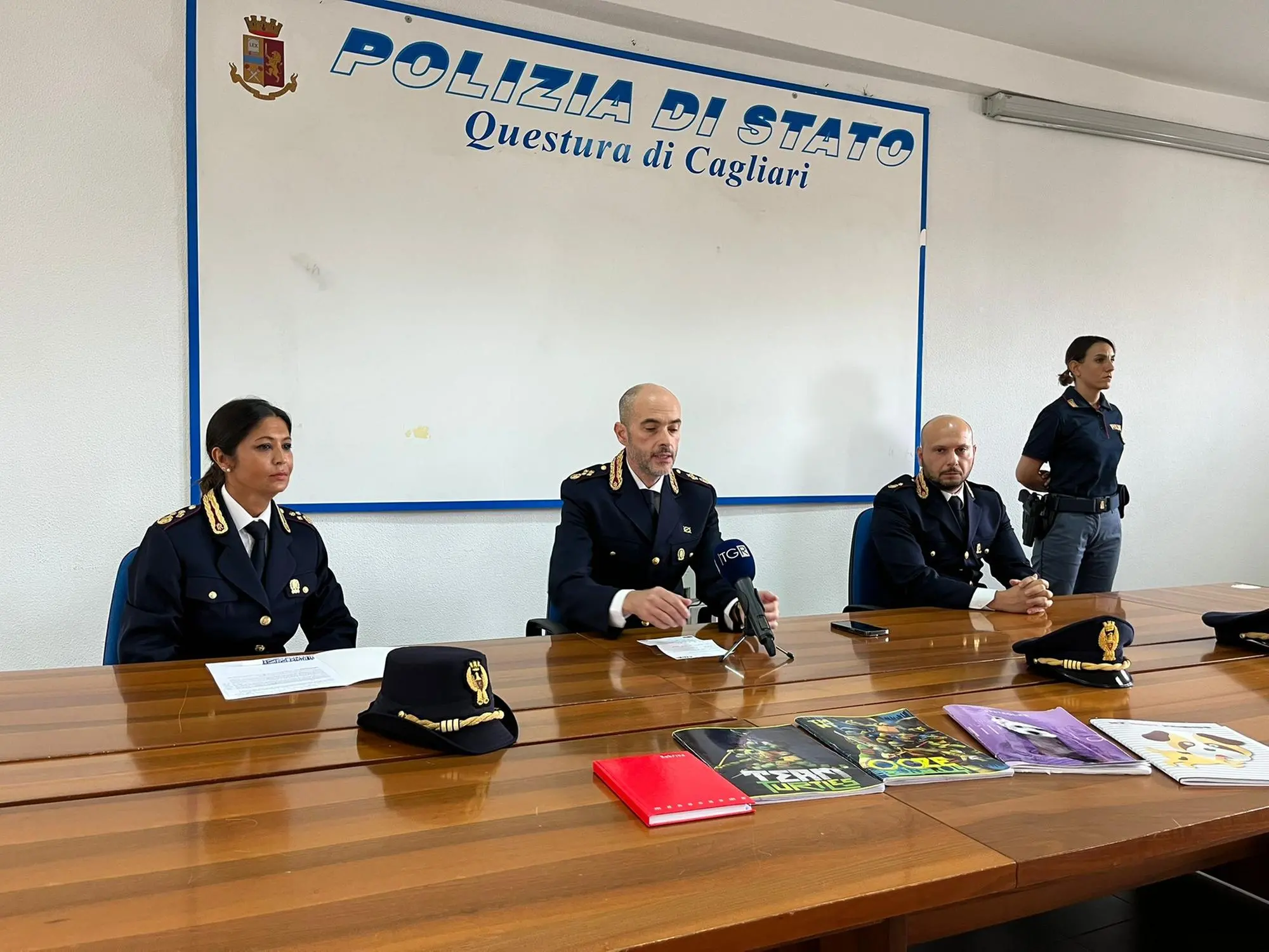 La conferenza stampa della squadra Mobile di Cagliari