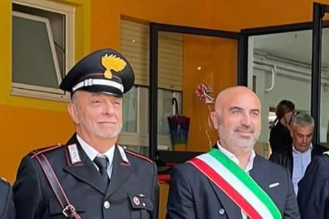 Il sindaco Massimo Pinna e il maresciallo Masala (foto da Facebook)