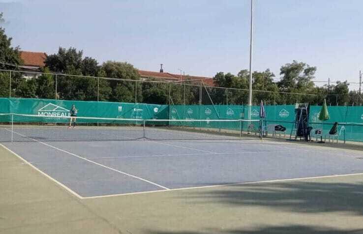 Via al lavori per sistemare i campi da tennis comunali