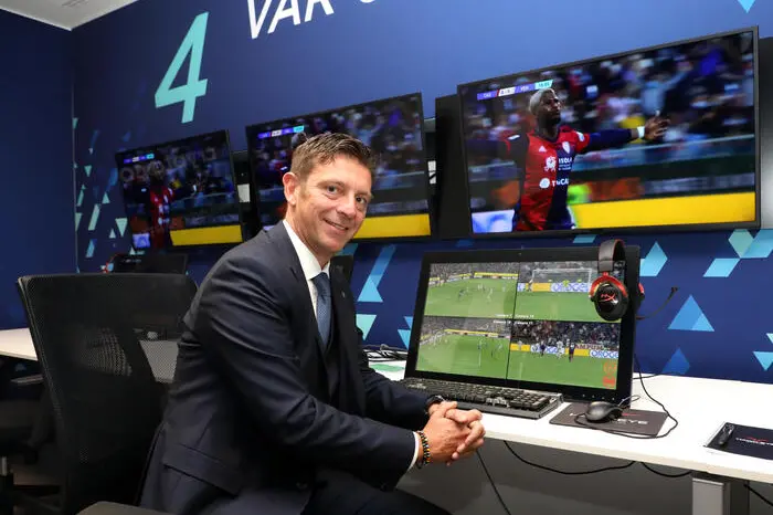 Rocchi in sala Var (Ansa)