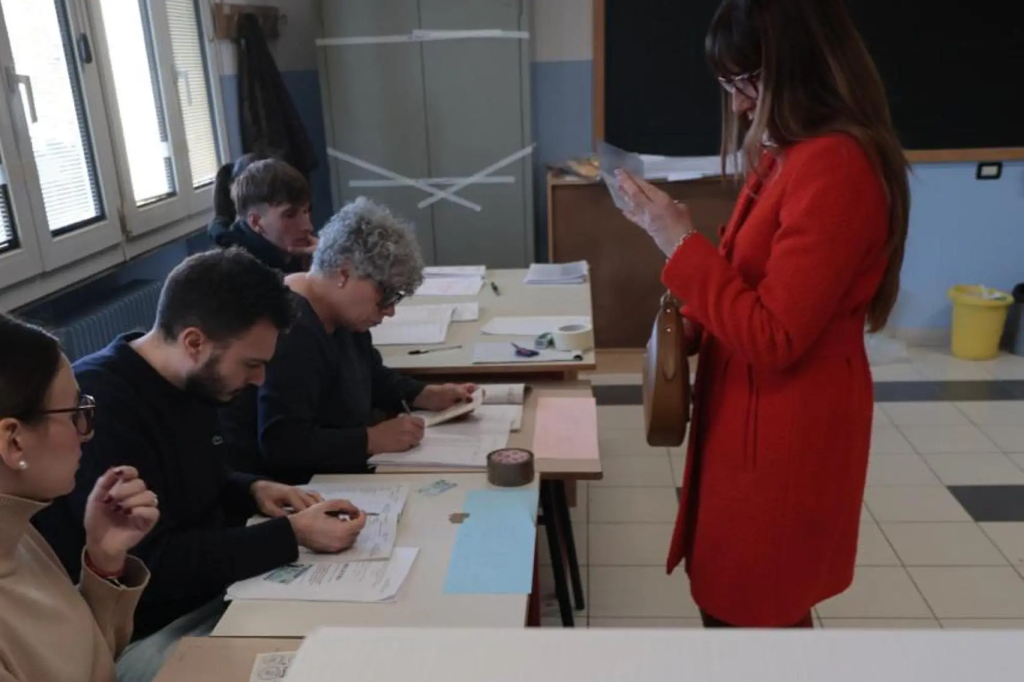 Un seggio elettorale per le Elezioni Regionali a Treviso, 23 novembre 2025. ANSA/NUOVE TECNICHE