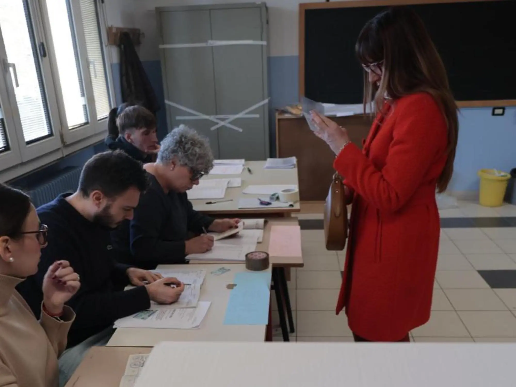 Un seggio elettorale per le Elezioni Regionali a Treviso, 23 novembre 2025. ANSA/NUOVE TECNICHE