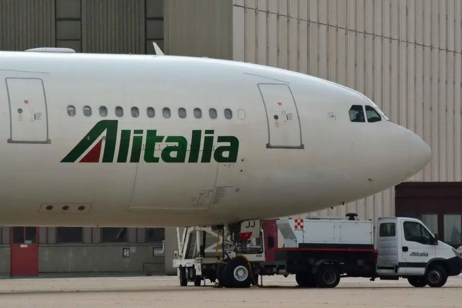 Un aereo Alitalia (Archivio L'Unione Sarda)