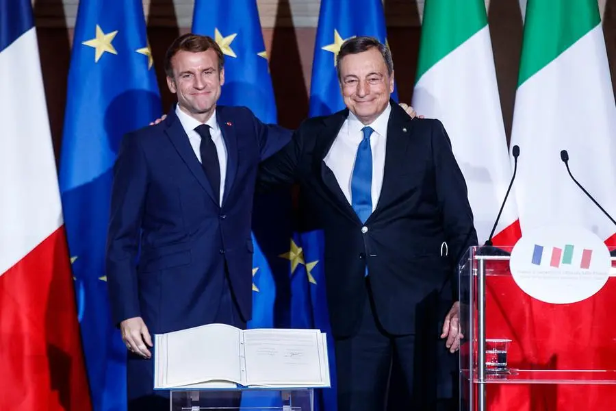 Macron e Draghi (foto Ansa/Epa)