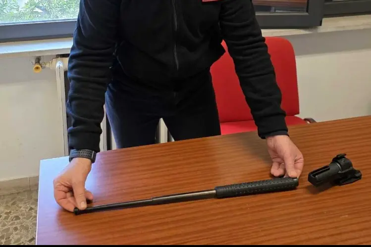 I carabinieri di Porto Torres sequestrano un manganello