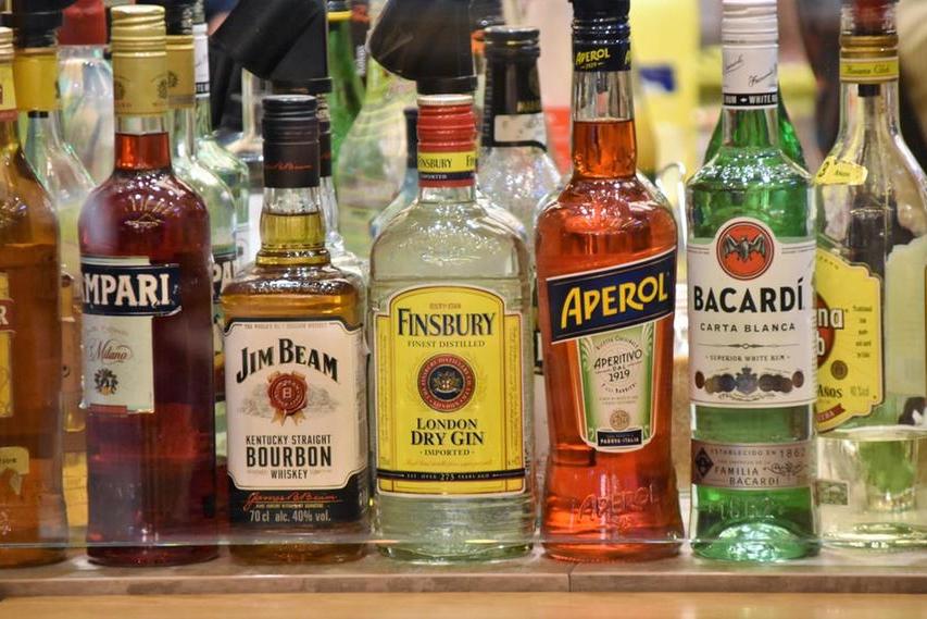 Ruba alcolici per “fare festa” a mezzogiorno: Quartu, 33enne denunciato