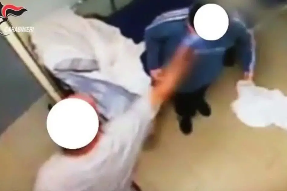 Un frame di un video registrato dai carabinieri nella sede Aias di Decimomannu