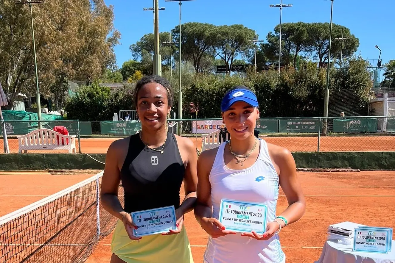 Le vincitrici del doppio femminile Enola Chiesa e Beatrise Zeltina (foto Antonio Burruni)