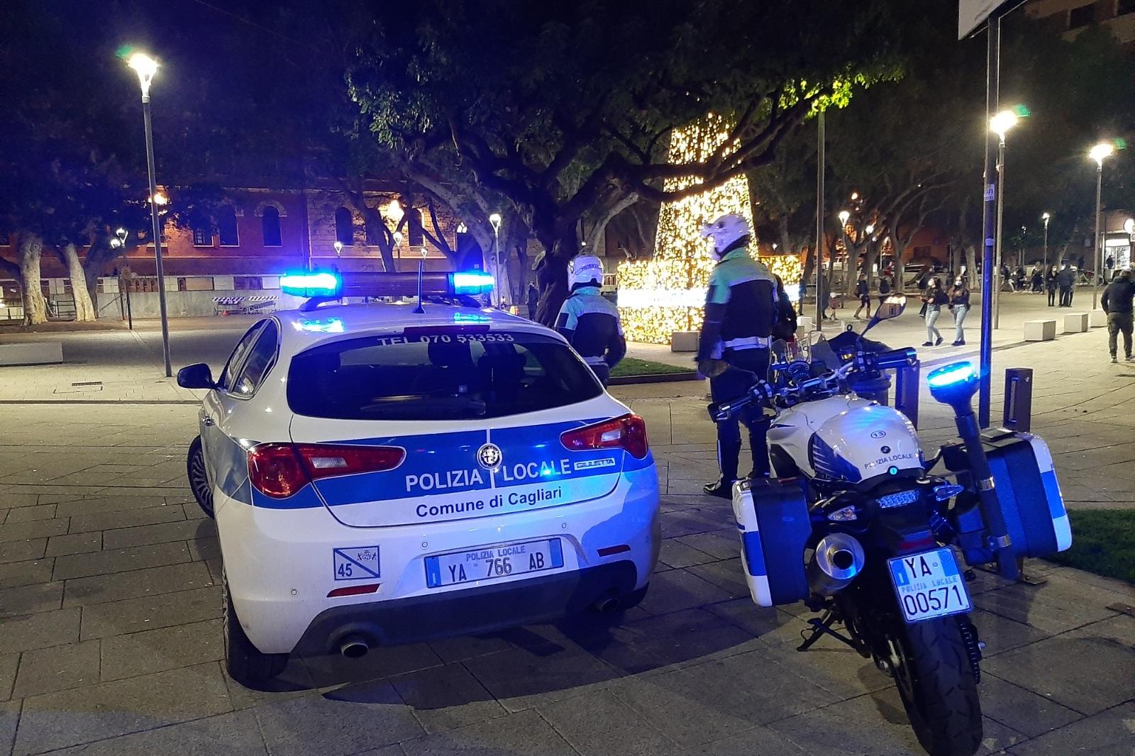 A bordo di uno scooter fugge dopo l’alt, inseguimento a Cagliari