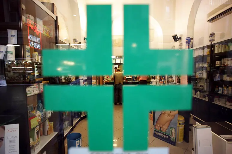 La croce verde simbolo di una farmacia