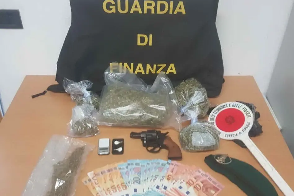 Il materiale sequestrato