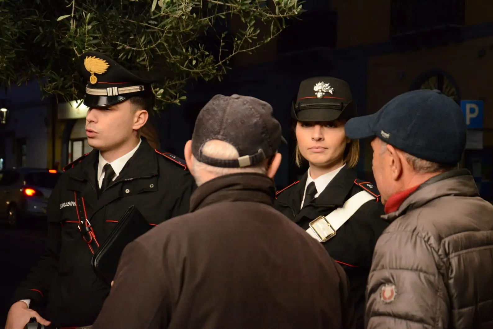 Incontro tra carabinieri e cittadini (foto concessa)