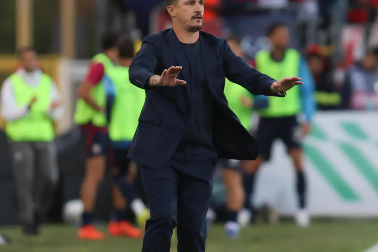 Cagliari's head coach Fabio Pisacane gestures during the Italian Serie A soccer match Cagliari calcio vs Atalanta BC at the Unipol Domus in Cagliari, Italy, 27 April 2026. ANSA/FABIO MURRU