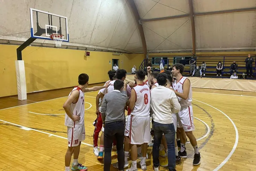 Il Genneruxi Cagliari festeggia la vittoria a fine gara (foto concessa da Genneruxi Cagliari)