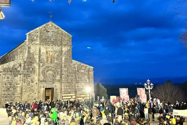 Folla al carnevale di Ardara (foto concessa)