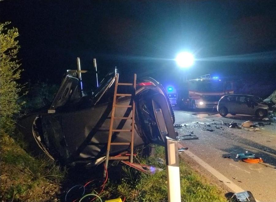 Scontro frontale: donna gravemente ferita