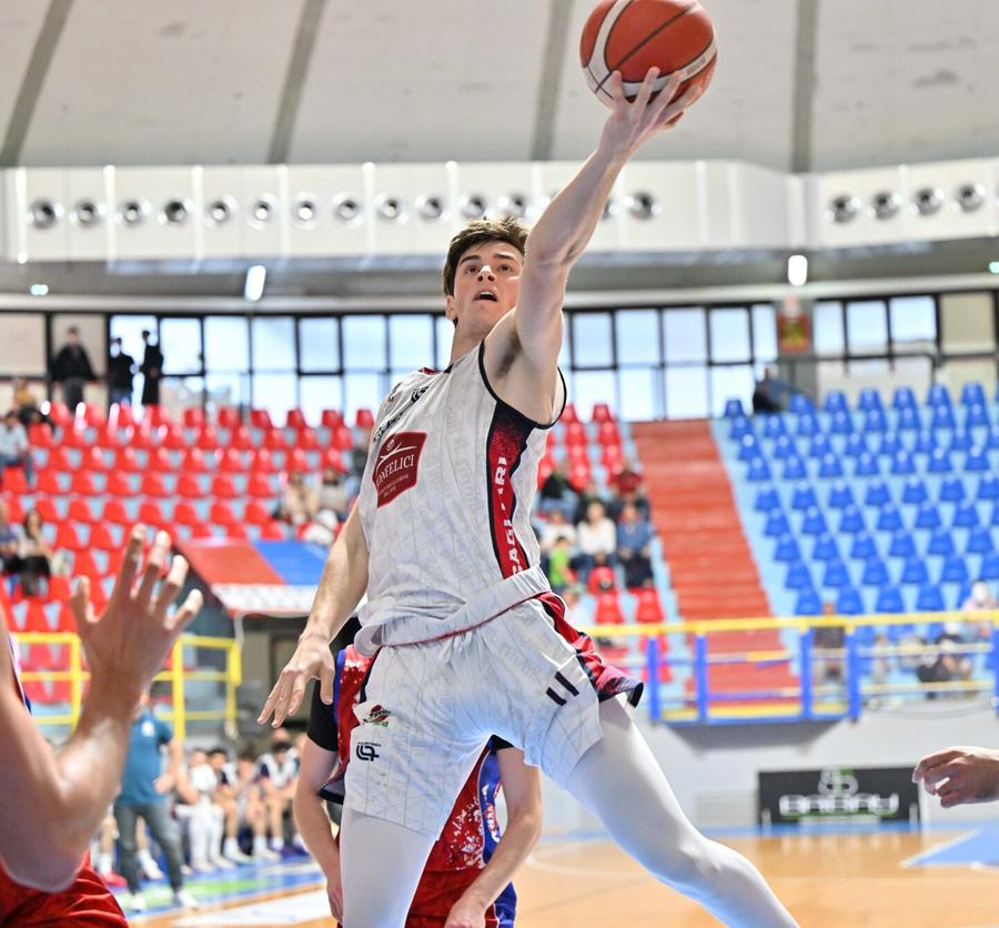 Esperia a Brindisi per stupire, Klass ai playout